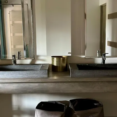 1h10 De Paris, Avec Piscine Chauffee Et Jacuzzi