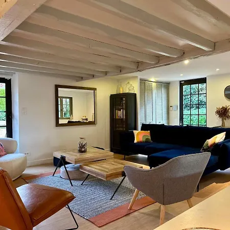 1h10 De Paris, Avec Piscine Chauffee Et Jacuzzi