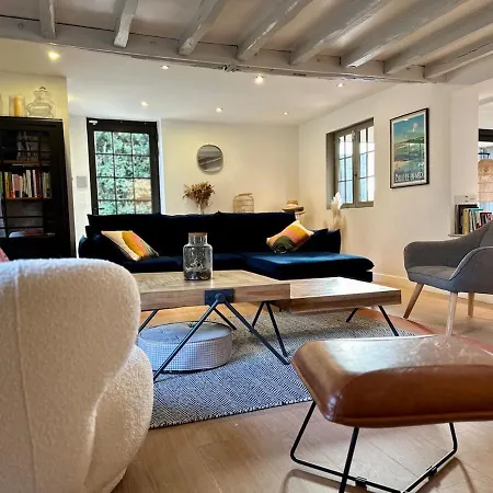 1h10 De Paris, Avec Piscine Chauffee Et Jacuzzi