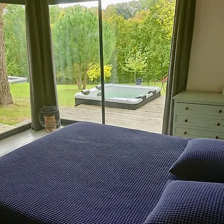 1h10 De Paris, Avec Piscine Chauffee Et Jacuzzi וילה